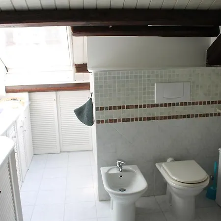 Roof Garden Apartment *